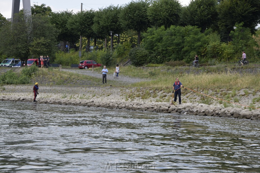 Uebung BF Taucher und Presse Koeln Zoobruecke Rhein P096.JPG - Miklos Laubert